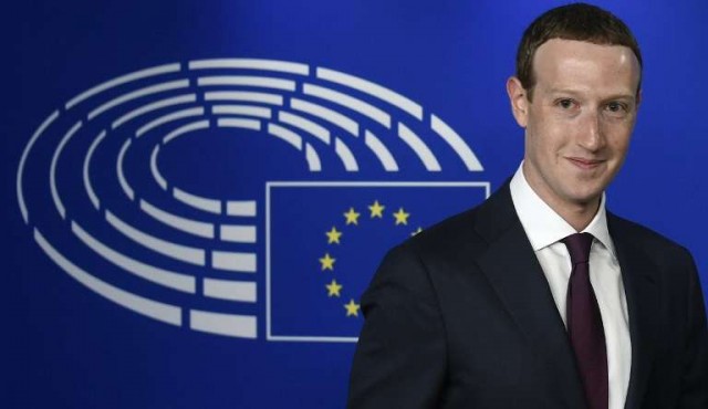 El perdón del fundador de Facebook no convence en la Eurocámara