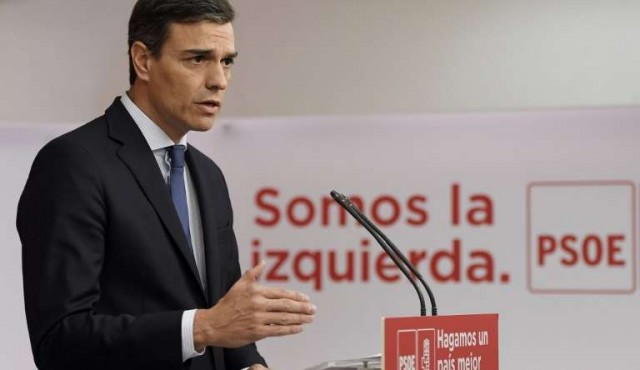 Los socialistas españoles negocian para lograr la caída de Rajoy