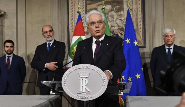 Italia cae en una crisis política sin precedentes