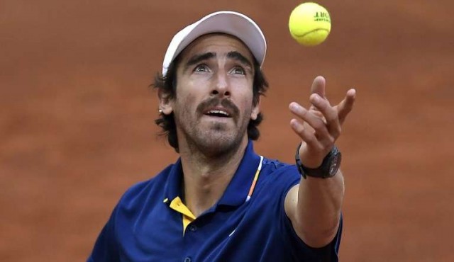 Cuevas pasa a segunda ronda en Roland Garros