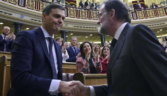 Sánchez derriba a Rajoy y es el nuevo presidente del gobierno español