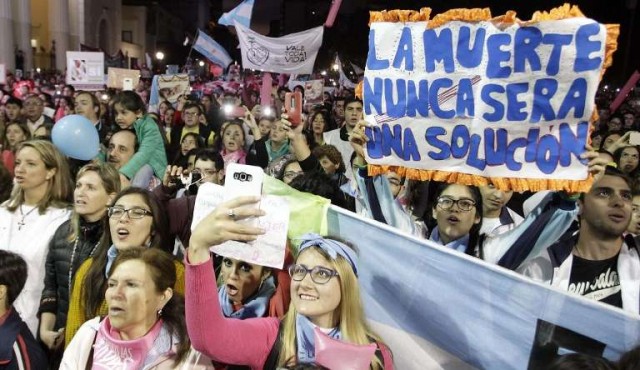 Diputados votan si despenalizan el aborto en Argentina