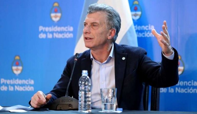 Macri reemplaza a presidente de Banco Central tras nueva corrida cambiaria