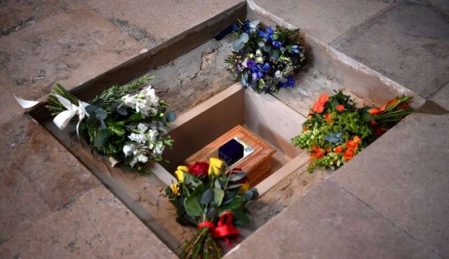 La voz de Stephen Hawking viaja al espacio durante su funeral