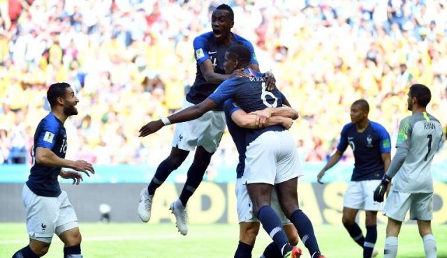 Francia le ganó a Australia en partido marcado por la tecnología