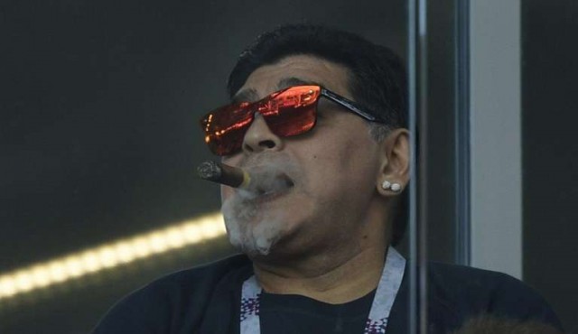 Maradona: “Jugando así, Sampaoli no puede volver a Argentina”