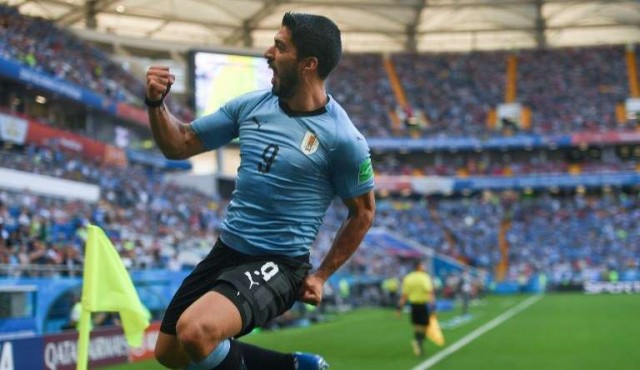 Uruguay le ganó a Arabia y clasificó a octavos
