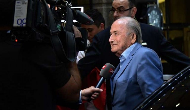 Blatter desea que una candidatura británica logre la sede del Mundial 2030​