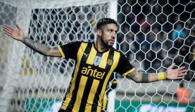 “Cachila” Arias deja Peñarol y jugará en el equipo de Ramos en Arabia