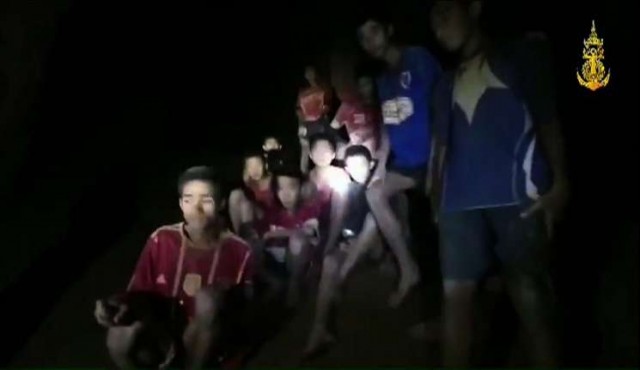 Carrera contrarreloj en Tailandia para evacuar a los niños atrapados en una cueva