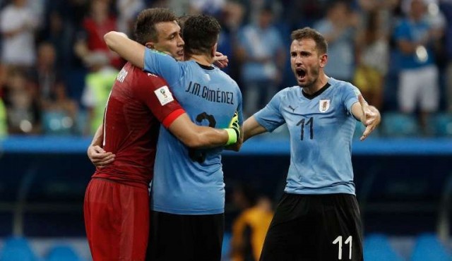 Uruguay confirmado: Stuani titular y Cavani al banco pero “lesionado”