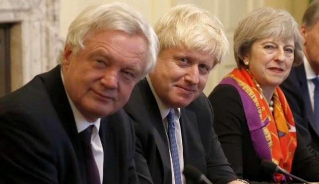 El plan de Theresa May para el Brexit dinamita su gobierno