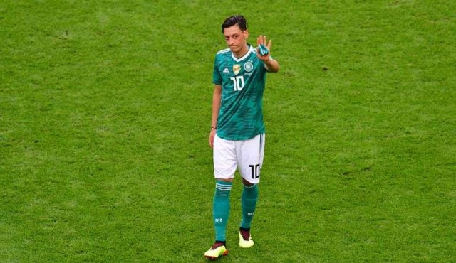 Özil, criticado por una foto con el presidente turco, deja la selección alemana
