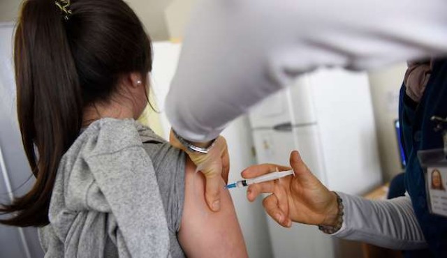 Se vacunaron más de 10.000 niñas contra el HPV y analizan vacunar a varones