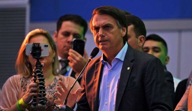 Bolsonaro niega que en Brasil haya habido racismo y dictadura