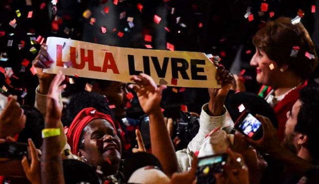 El PT lanzó la candidatura de Lula y promete sacarlo de la cárcel