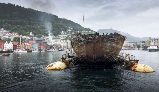 Barco del explorador Amundsen vuelve a Noruega un siglo después​