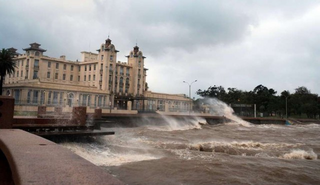 Alerta roja en la madrugada en Montevideo y el este