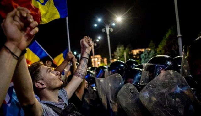Más de 450 heridos en Rumania durante una manifestación en contra del gobierno