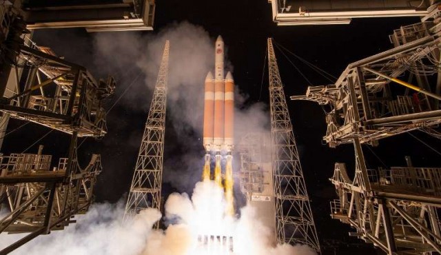 La NASA lanza con éxito la sonda solar Parker