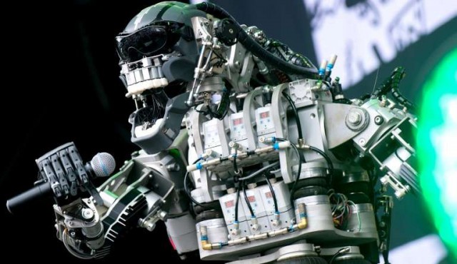 China presenta a robots médicos, profesores o guerreros