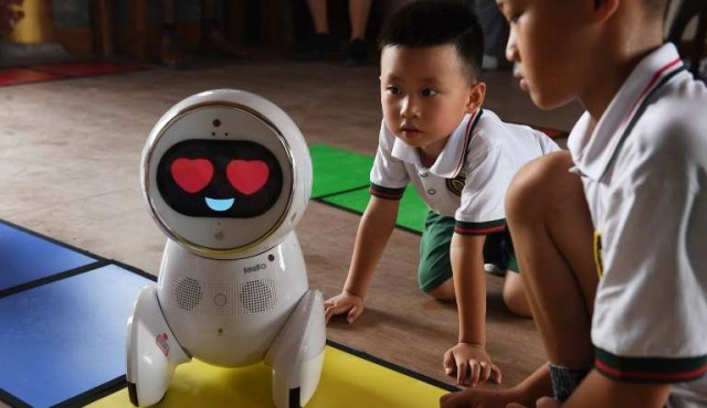Los robots llegaron a las escuelas infantiles chinas