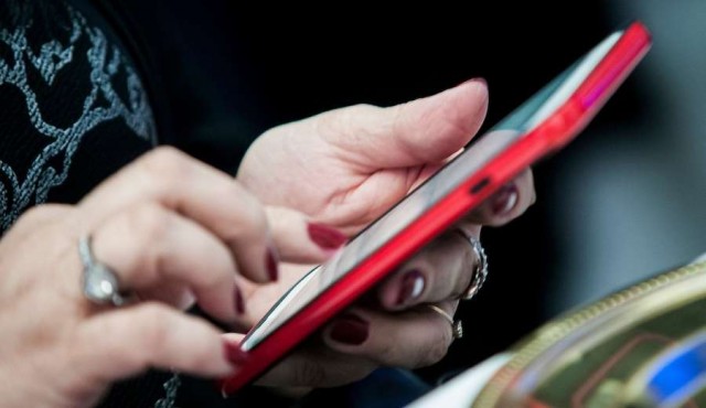 Tres de cada 10 uruguayos usa el celular “más tiempo del que debería”
