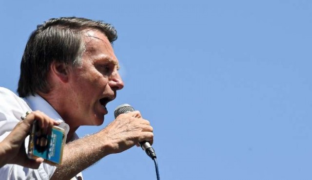 Hirieron de una cuchillada al candidato Bolsonaro en sudeste de Brasil