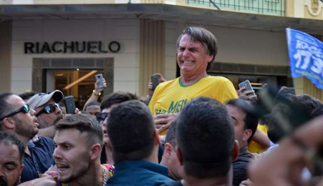 Bolsonaro internado por una puñalada que tendrá incierto impacto en la campaña de Brasil