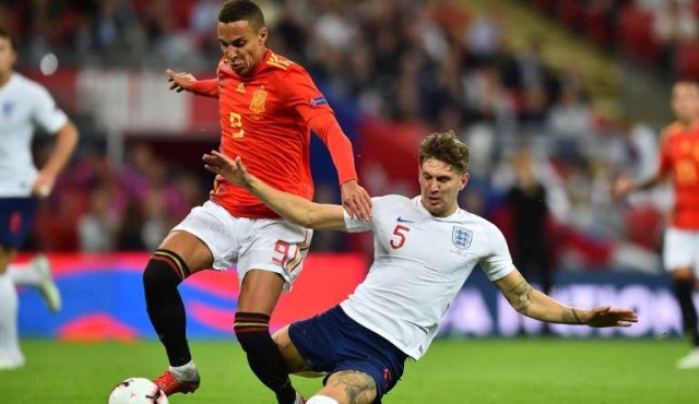 Luis Enrique debutó al frente de la Roja con triunfo ante Inglaterra​
