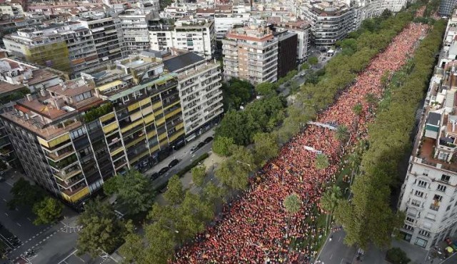 Un millón de independentistas muestran su fuerza en Barcelona