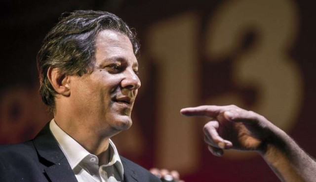 Bolsonaro y Haddad se distancian de los demás candidatos en Brasil