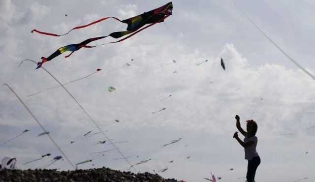 UTE aconseja remontar cometas lejos de redes eléctricas y no usar “hilo pastor”