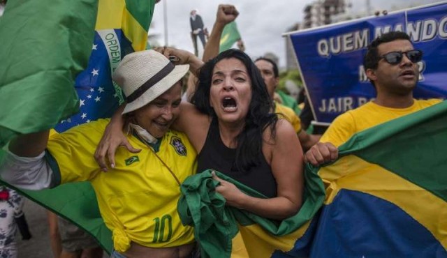 Denuncian violencia contra electores de izquierda en Brasil