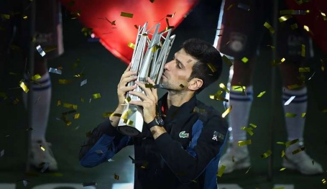 Djokovic reina en Shanghai y se acerca al trono mundial​