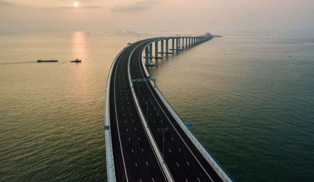 De China a Hong Kong y Macao por el puente más largo del mundo