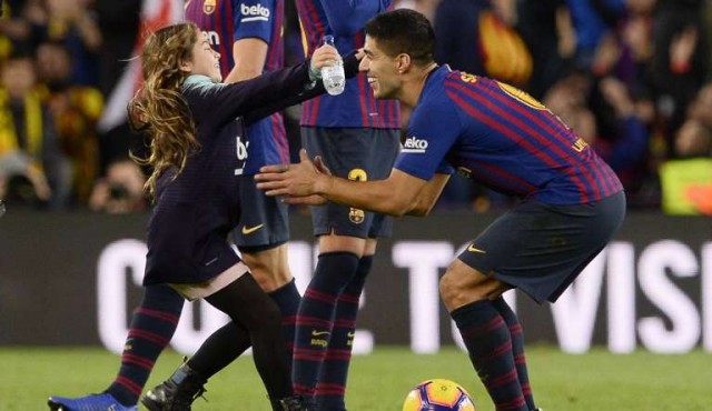 Suárez y el “plus” de sus hijos en la tribuna