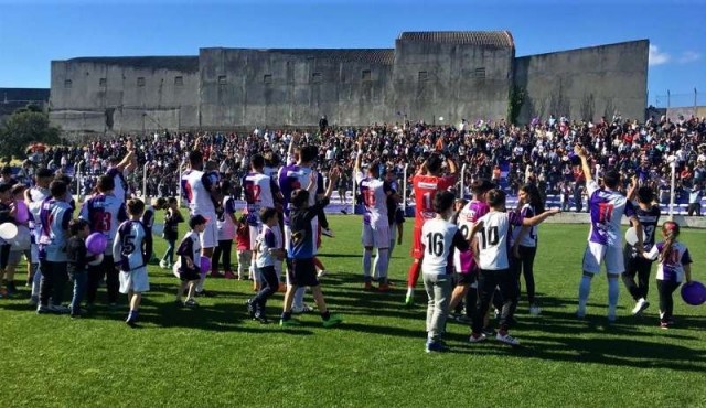 Fénix venció a Torque y lo mandó a la B