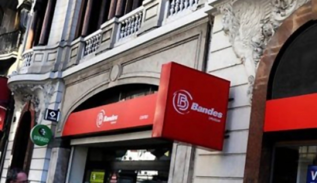 Llega presidenta del Bandes