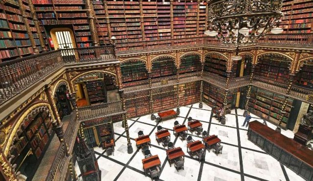 Con una biblioteca estilo Harry Potter, Rio de Janeiro continúa leyendo