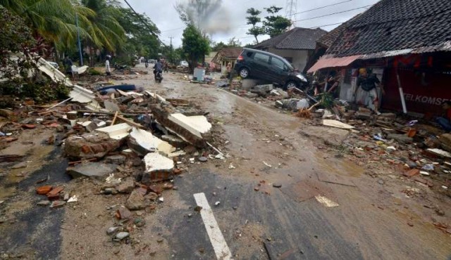 Más de 220 muertos por un tsunami “volcánico” en Indonesia