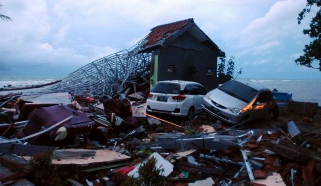 Tsunami en Indonesia causó 426 muertos, según último balance revisado a la baja​