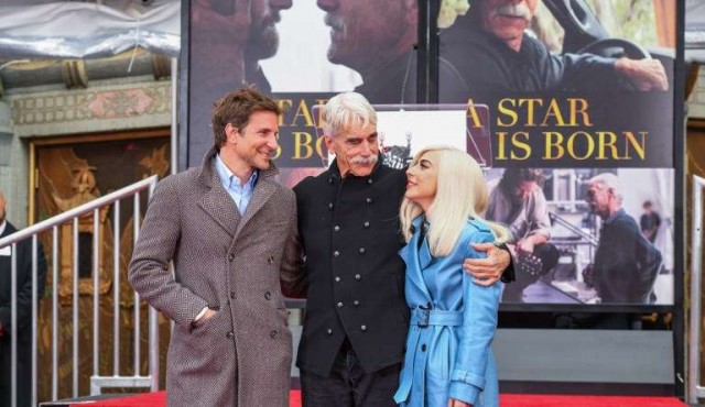 Sam Elliot deja huellas en cemento de Hollywood con Bradley Cooper y Lady Gaga​