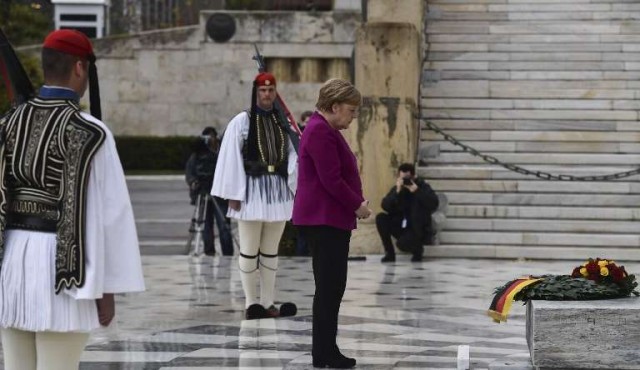 Merkel dice que Alemania “reconoce” la responsabilidad histórica de los crímenes nazis en Grecia