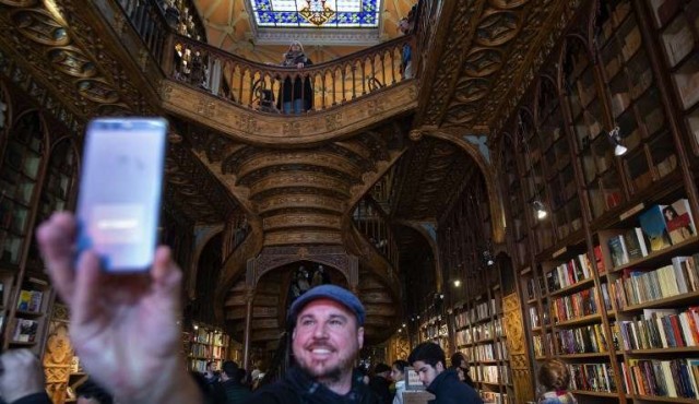 Con ayuda de Harry Potter se salva la librería centenaria Lello del centro de Oporto