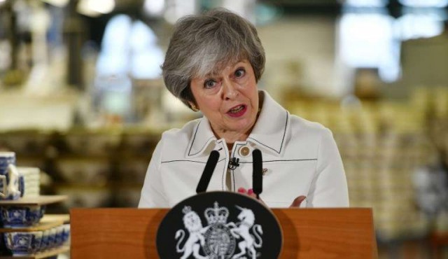 Theresa May lucha por salvar su condenado acuerdo de Brexit​