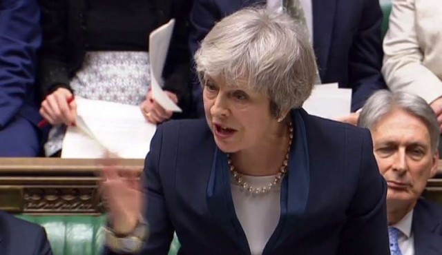 El acuerdo de Brexit de Theresa May muere en el parlamento​