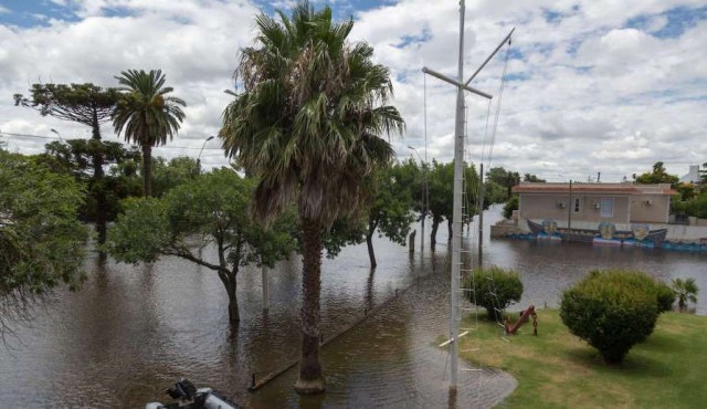 Gobierno afirma que intendencias cuentan con fondos para reparar daños por inundaciones