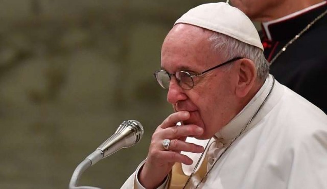  Papa conminado a comer vegano durante la cuaresma a cambio de un millón de dólares