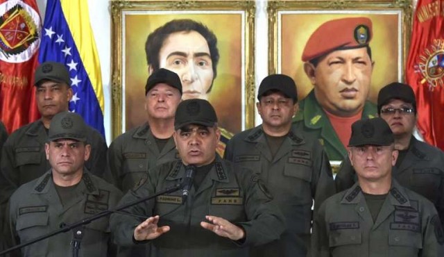 “Van a tener que pasar por estos cadáveres”, advierten militares venezolanos